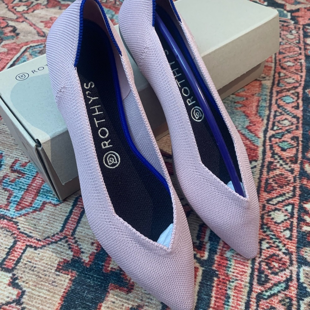 New in Box - 9.5 Pink Petal Rothy’s Points